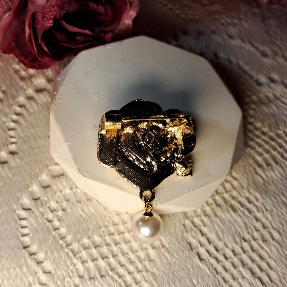 SOLD - Sparkly White Enamel Flower & Pearl Dangle Brooch - Picture 2 of 4